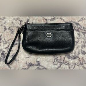 COACH Park Medium Turnlock Wristlet Black Pebbled Leather